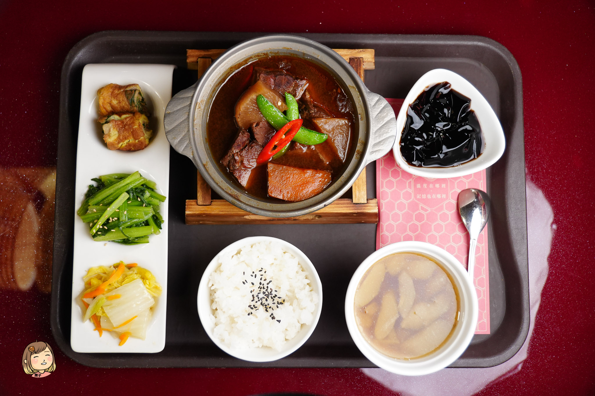 【台中食記】有春茶館：找回記憶中的古早味，一場關於「台式美學」的時光味蕾旅行｜新年必吃炸年糕、陶鍋濃白雞湯年味十足。2026年菜預訂中