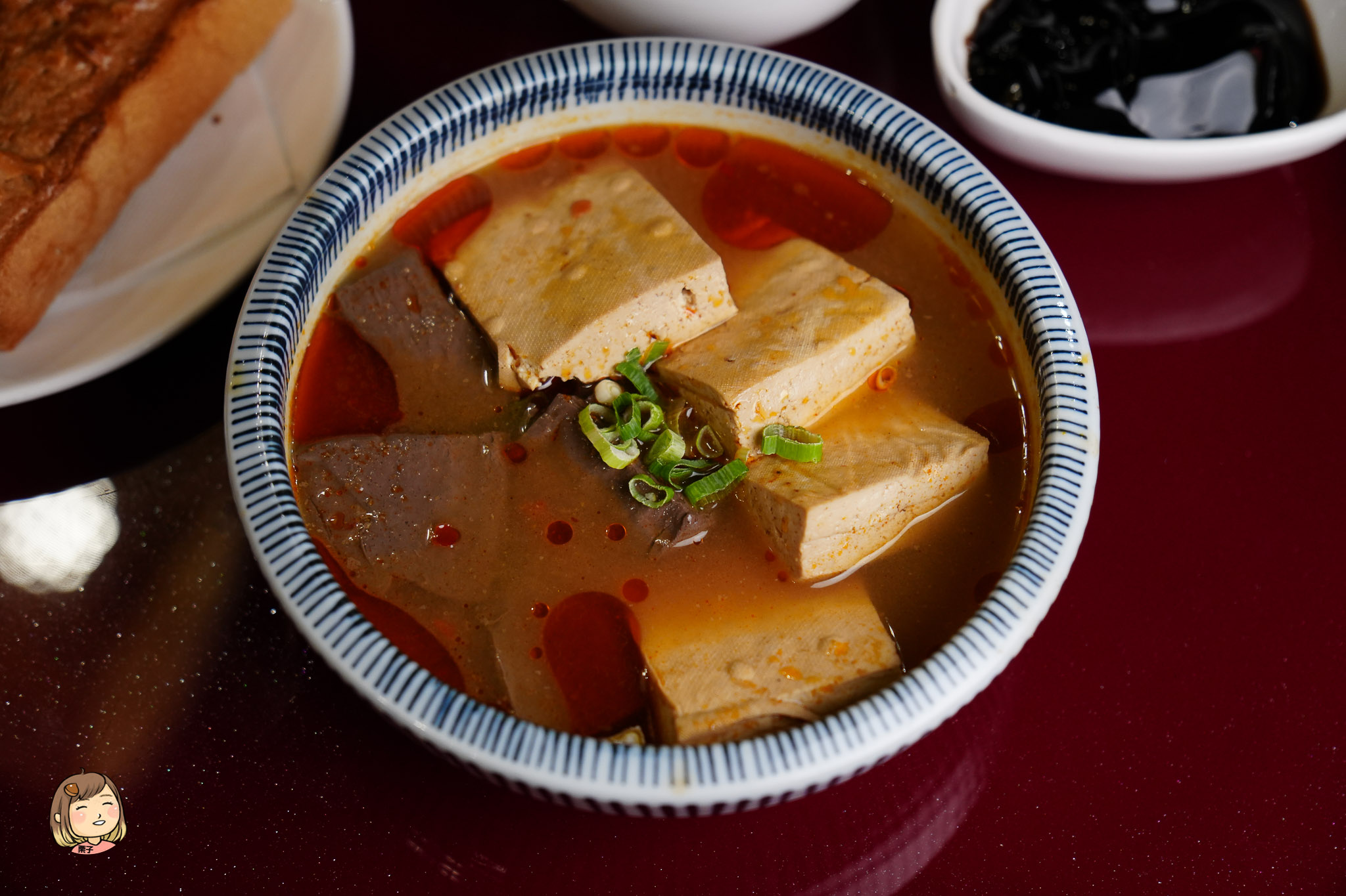 【台中食記】有春茶館：找回記憶中的古早味，一場關於「台式美學」的時光味蕾旅行｜新年必吃炸年糕、陶鍋濃白雞湯年味十足。2026年菜預訂中