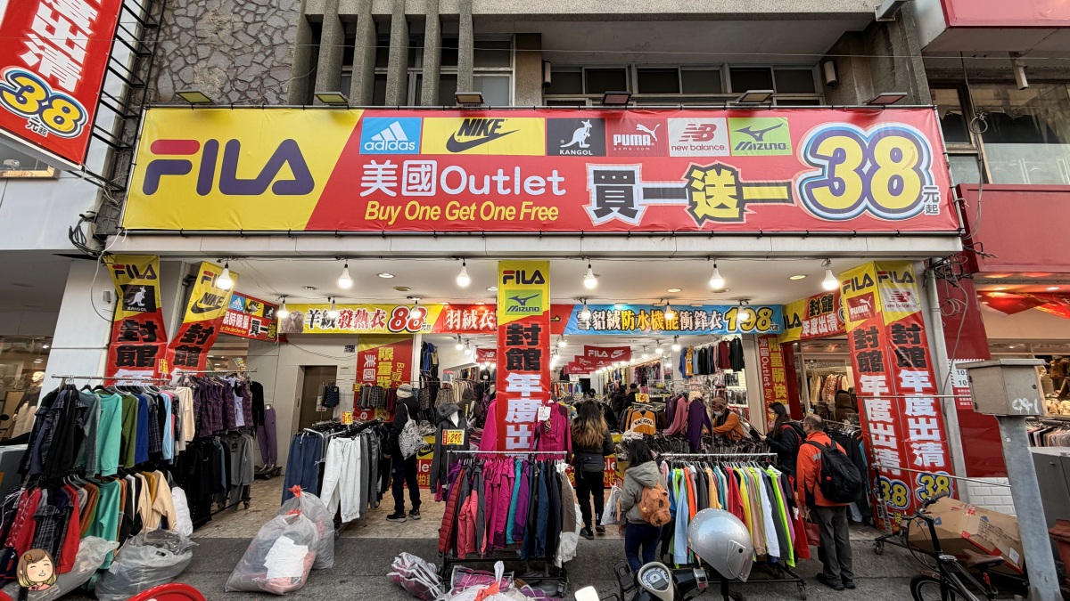 【大甲特賣會】強寒流來襲必衝！石墨烯暖流被$998、發熱衣$88，大甲蔣公路人潮爆滿搶翻天！