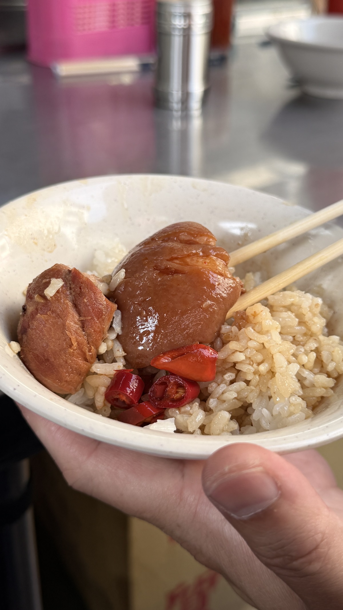 台中西區第五市場慢時光：老建築、市場美食與最道地的老派生活指南